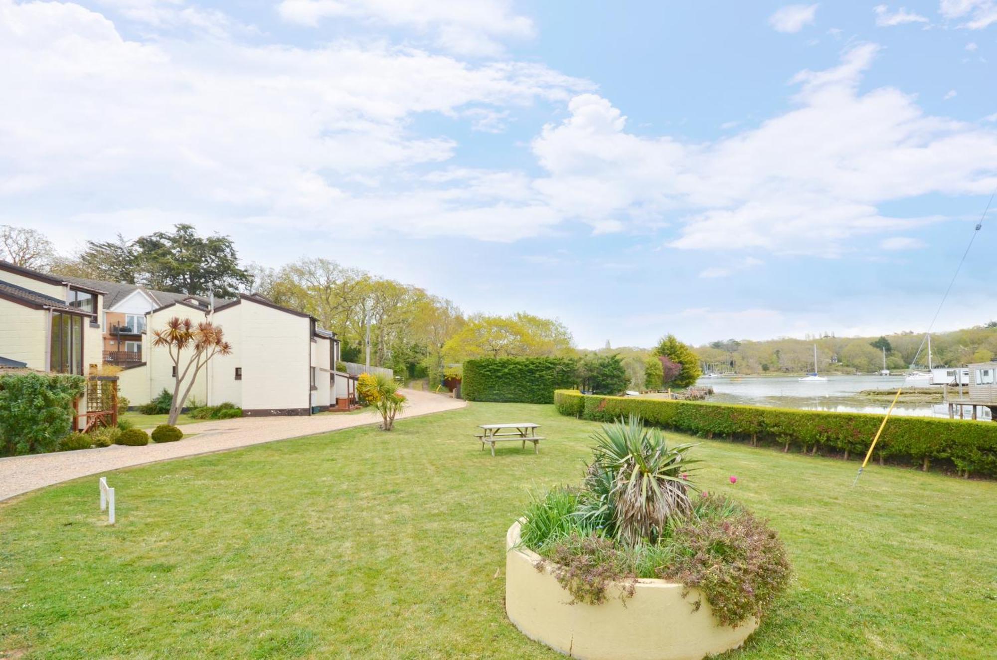Whippingham, Creek Gardens - Isle Of Wight Apartman Wootton Bridge  Kültér fotó